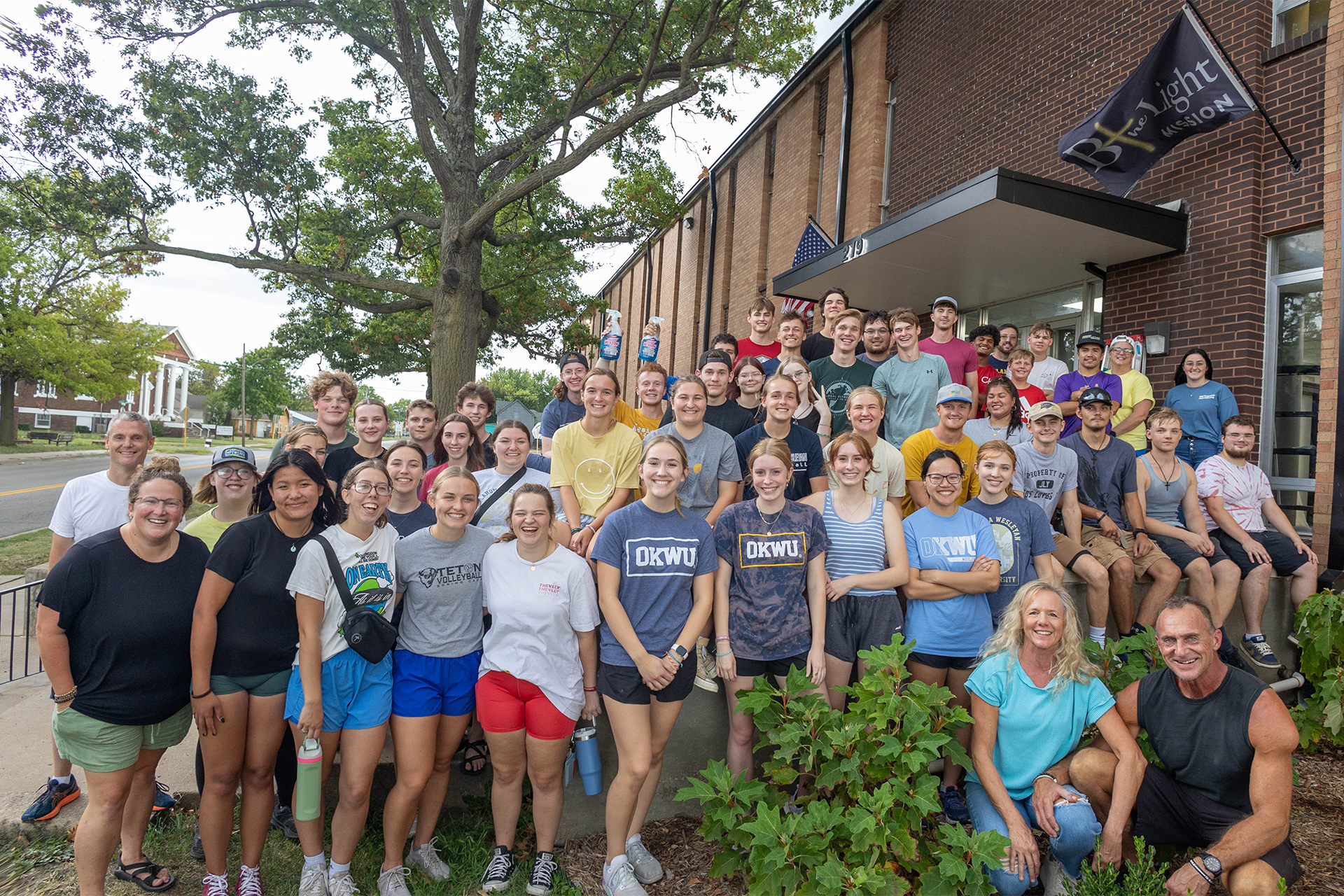 Students serving at B the Light Ministry