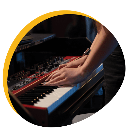 music-keys student play keyboard